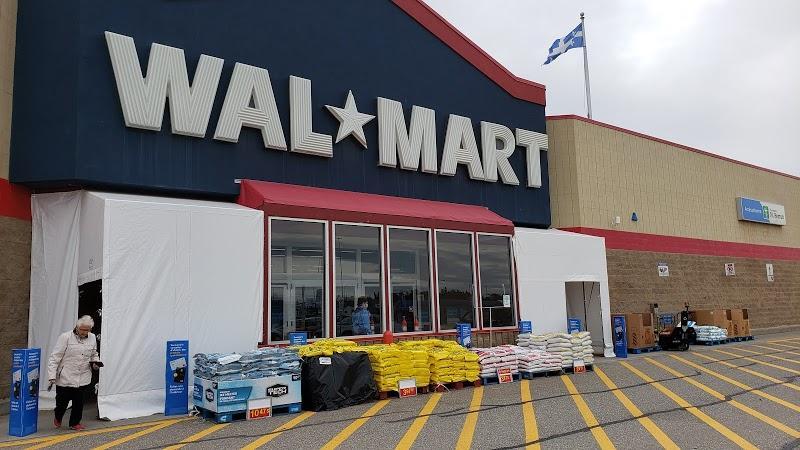 Camping Store Walmart in Matane (Quebec) | CanaGuide